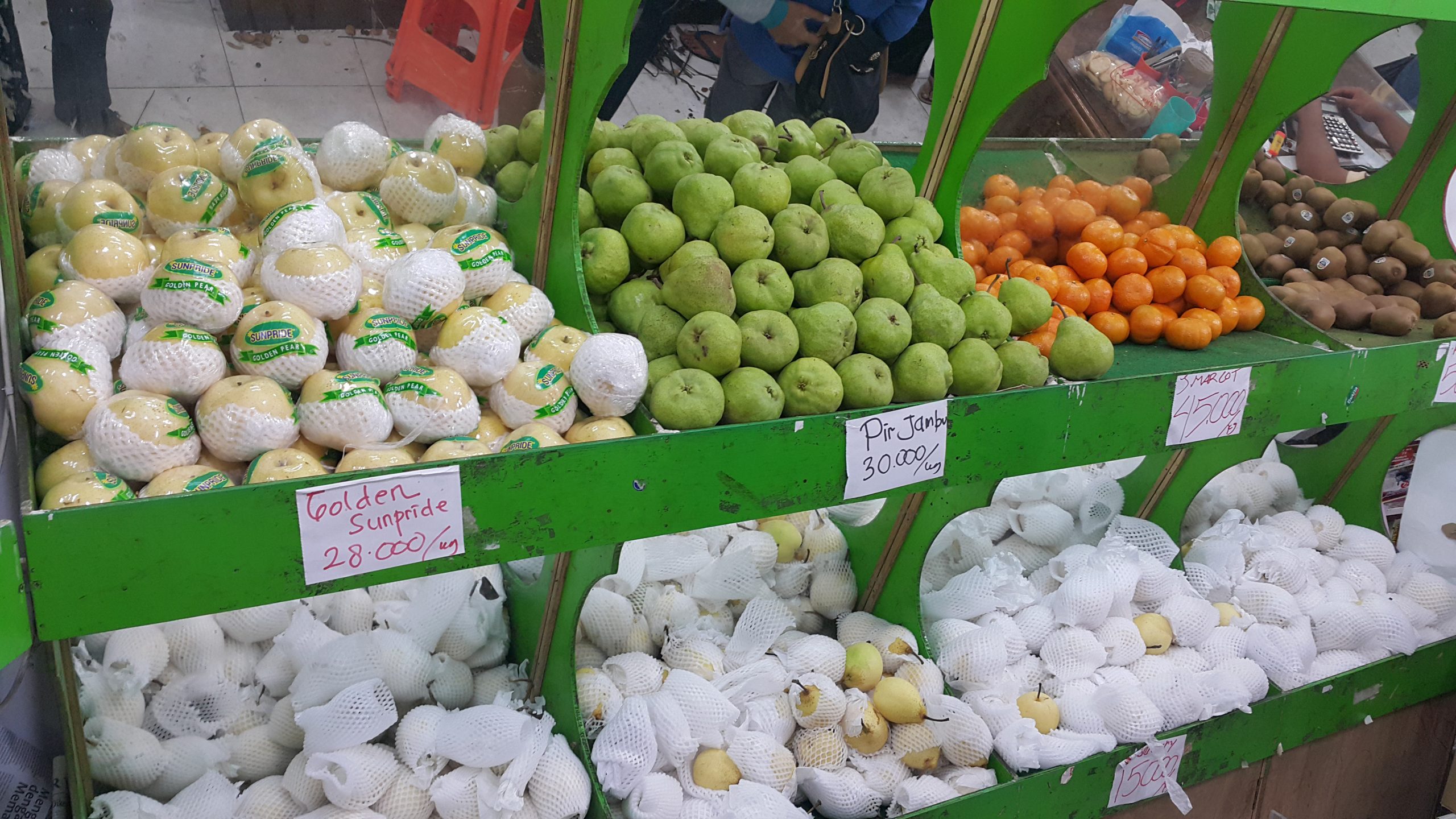 Penyajian Toko Buah Selalu Terang